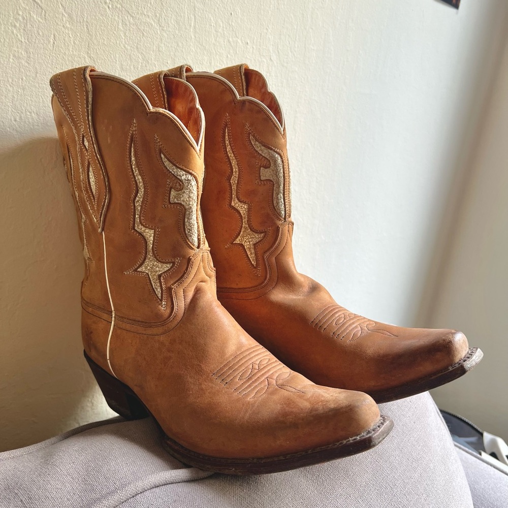 Frye Billy Short light brown cowboy boots